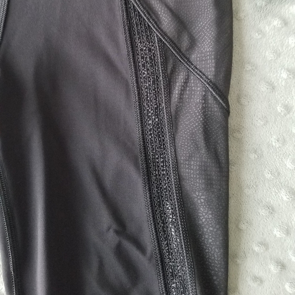 Lululemon Black 21" Inseam Size 4 Capri Leggings - Picture 5 of 7